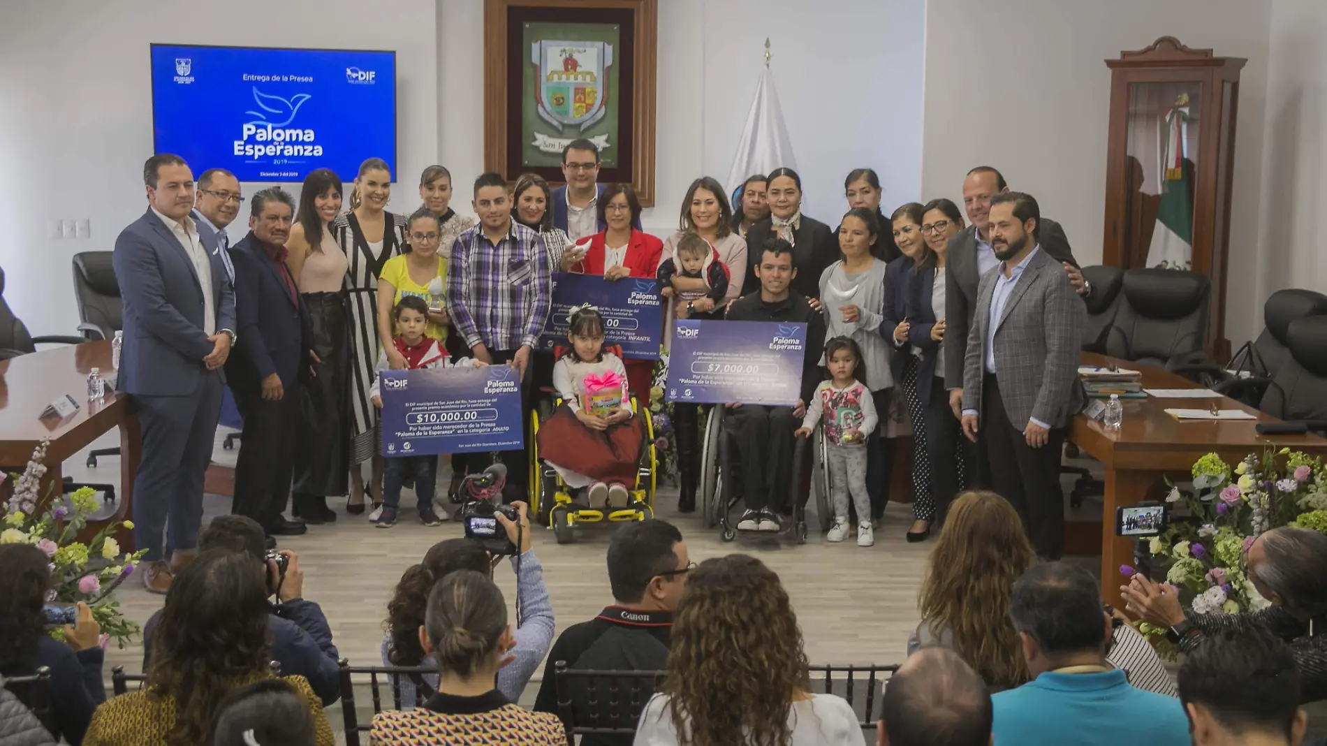 En sesión solemne de Cabildo se entregó la Presea Paloma de la Esperanza 2019.  Foto César Ortiz  El Sol de San Juan del Río.